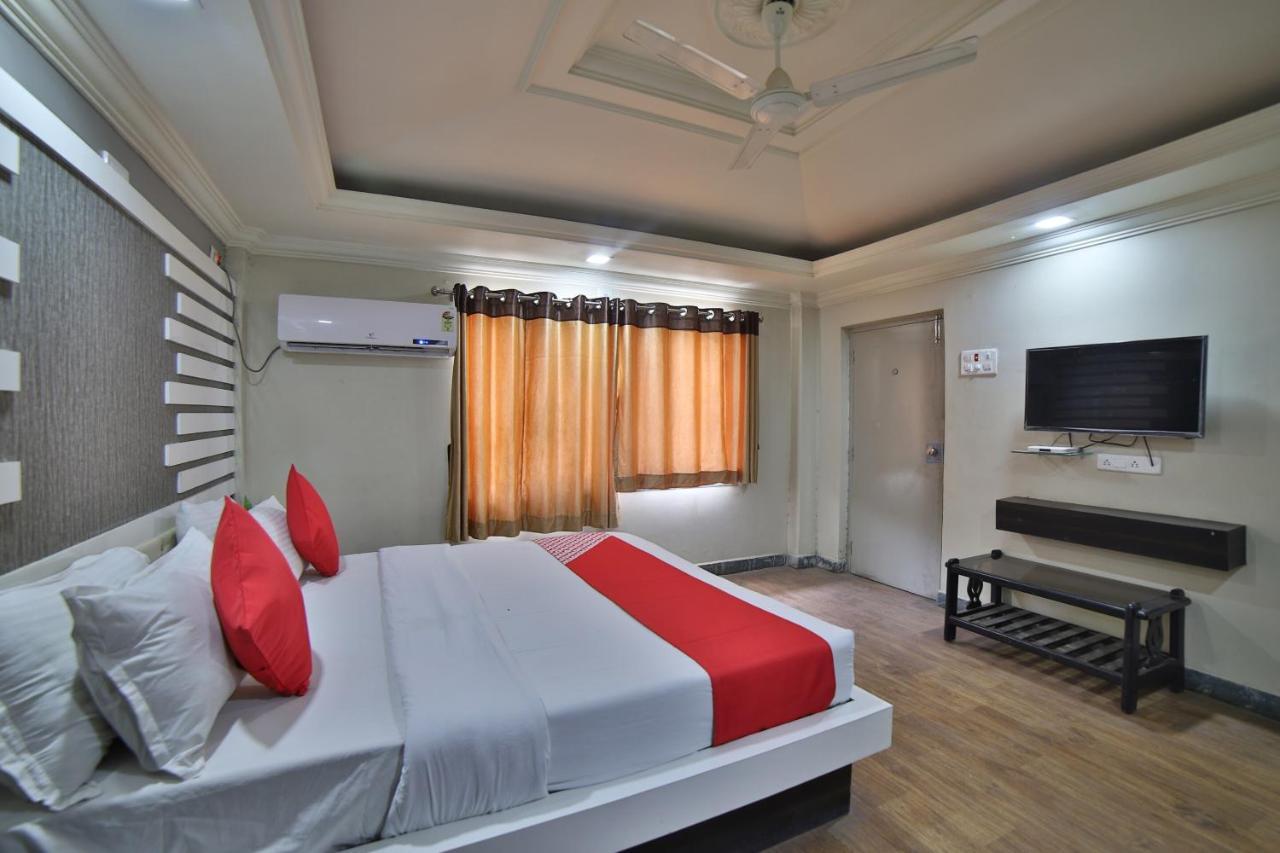 Oyo 41929 Hotel Loyal Residency Jāmnagar エクステリア 写真