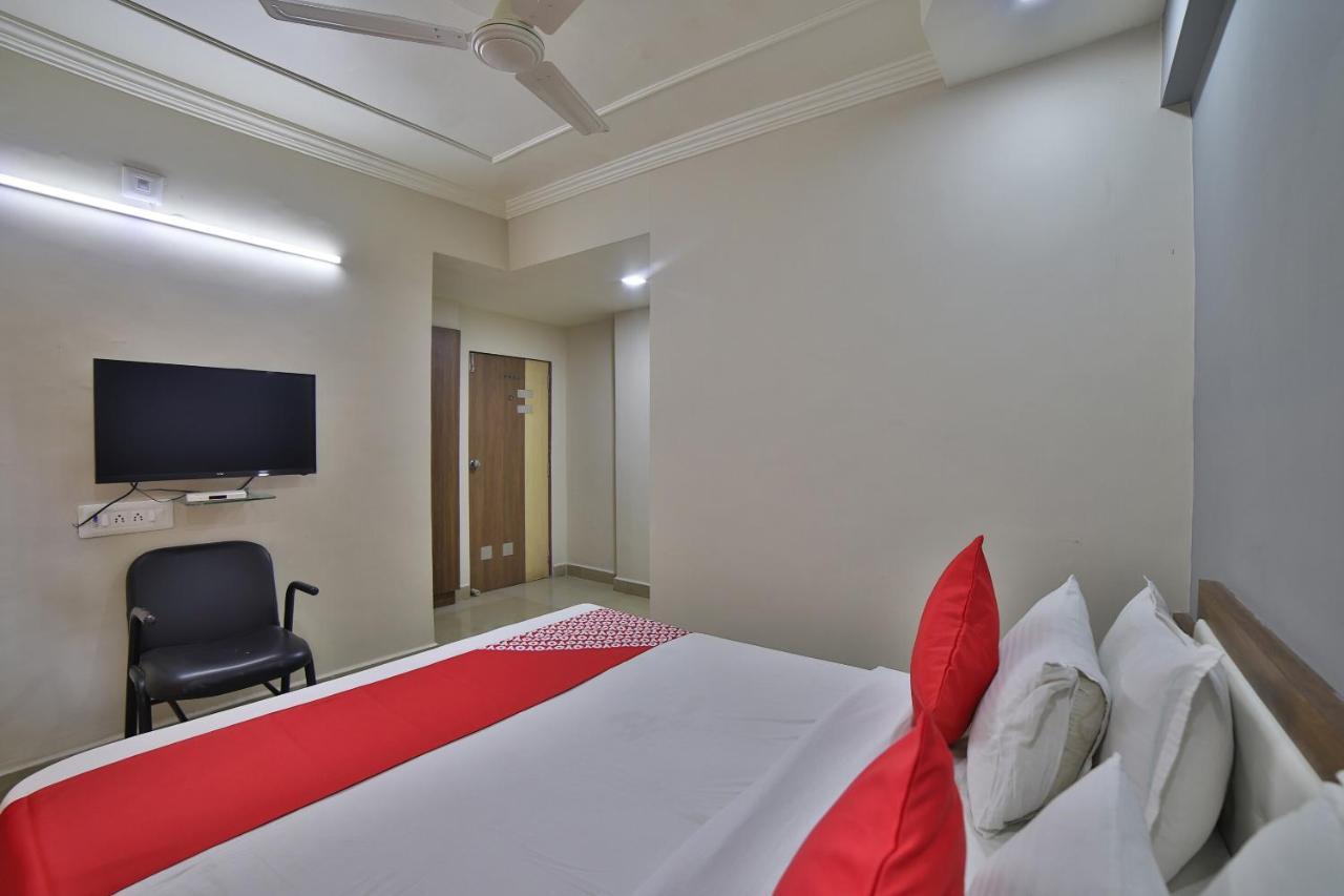 Oyo 41929 Hotel Loyal Residency Jāmnagar エクステリア 写真