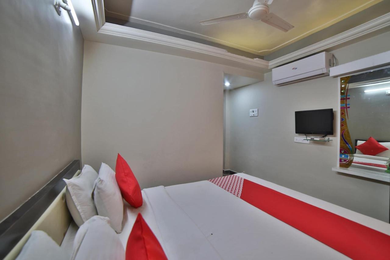 Oyo 41929 Hotel Loyal Residency Jāmnagar エクステリア 写真