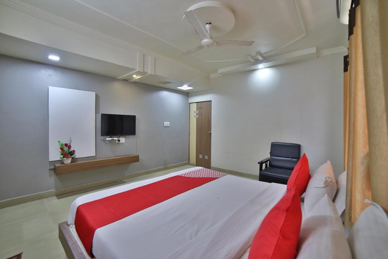 Oyo 41929 Hotel Loyal Residency Jāmnagar エクステリア 写真